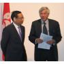 Der Direktor der Wirtschafts- und Handelskammer Hongkong, Ivan Lee, und MdB Alois Karl