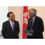 Der Direktor der Wirtschafts- und Handelskammer Hongkong, Ivan Lee, und MdB Alois Karl