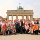 160531BGCSUOVBergGruppenbildBrandenburgerTor 1600 x 1200
