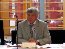 Alois Karl in einer Ausschusssitzung
