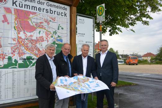v.l. Alois Karl, MdB, Kümmersbrucker Bürgermeister Roland Strehl, Bauamtsleiter Werner Bauriedl und MdL Dr. Harald Schwartz 