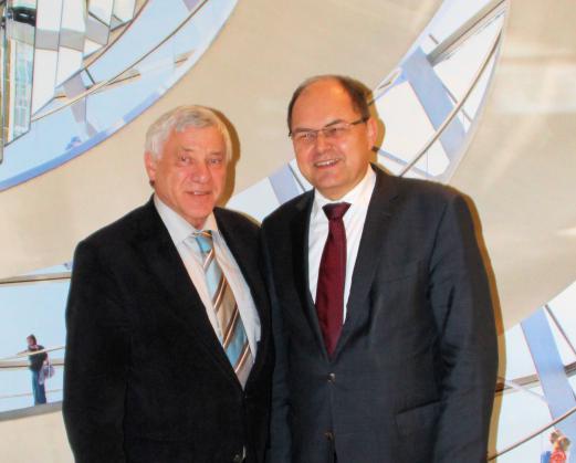 Bundeslandwirtschaftsminister Christian Schmidt sagte Bundestagsabgeordneten Alois Karl (v.r.) persönlich sein Kommen zum Kirchweihfrühschoppen bei der Deininger Willibaldskirchweih zu